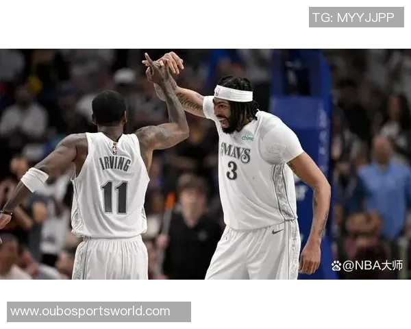 浓眉晒照为新赛季热身队友拉塞尔欧文弗拉格齐聚展现团队氛围 浓眉晒照为新赛季热身队友拉塞尔欧文弗拉格齐聚展现团队氛围